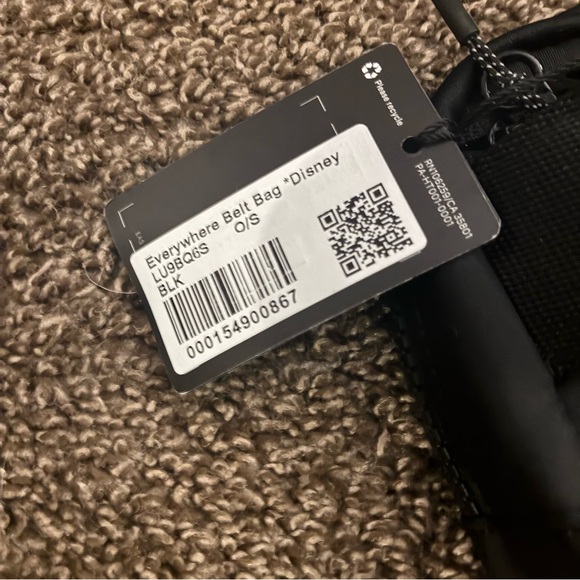 NWT Disney x Lululemon *Everywhere Belt Bag 1L Mickey in Motion Graphic - Picture 4 of 5